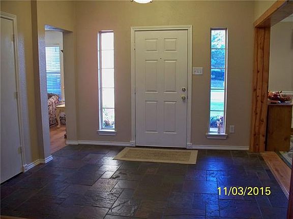 2nd image of 930 Oakbrook Dr