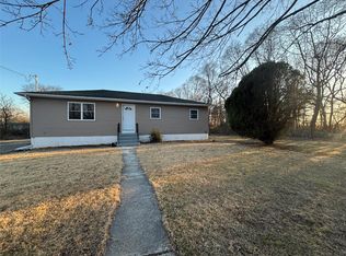 10 S 3rd St, Bay Shore, NY 11706