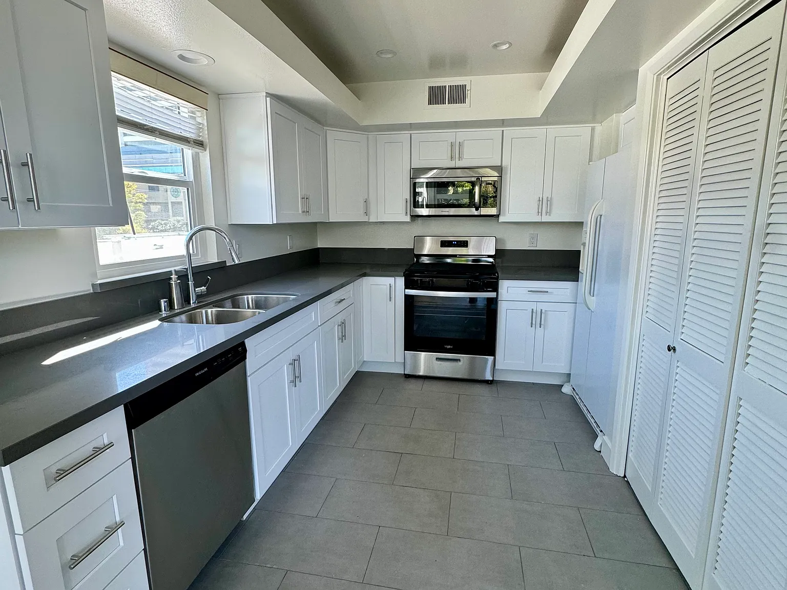 2 bed, 1200 sqft, $3,595 — Photo 1