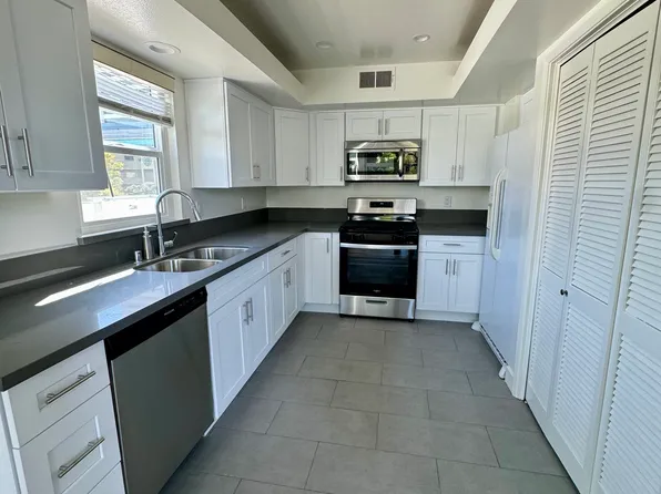1600 S Bentley Ave APT 4, Los Angeles, CA 90025