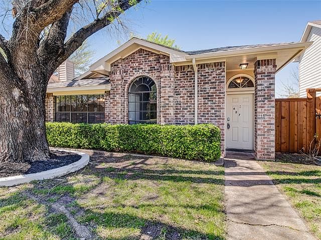 1st image of 627 Las Brisas Dr