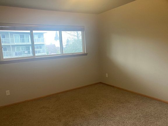 4th image of 1566-76 Irving Ave #10