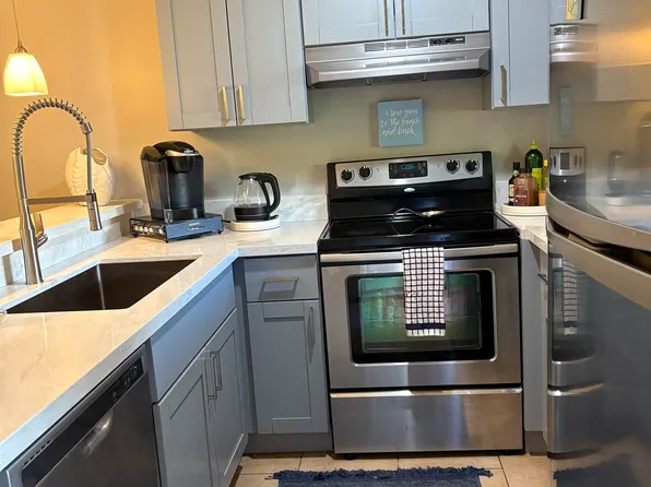 15 Kulanihakoi St APT 18F, Kihei, HI 96753