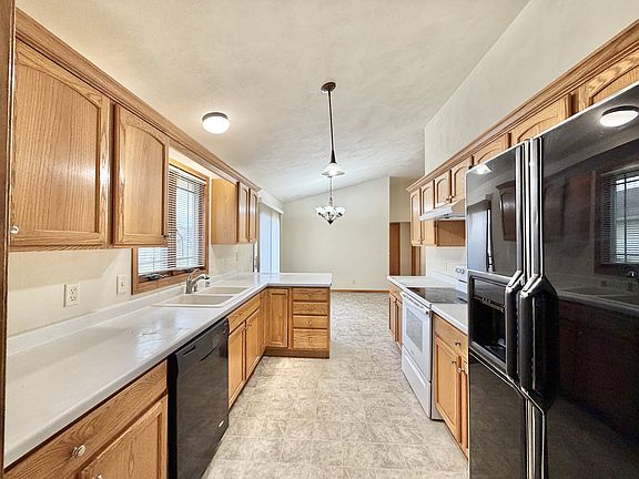 5th image of 2402 Stonefield Ln #1