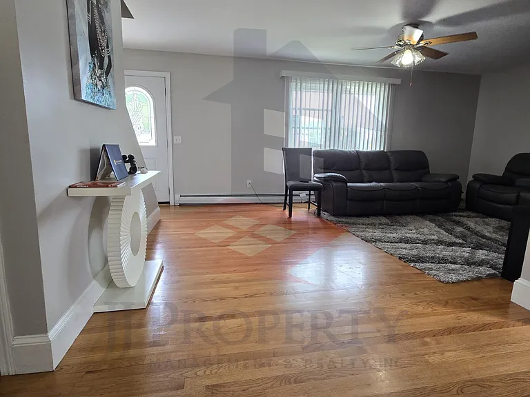 104 Robinson St — Photo 8
