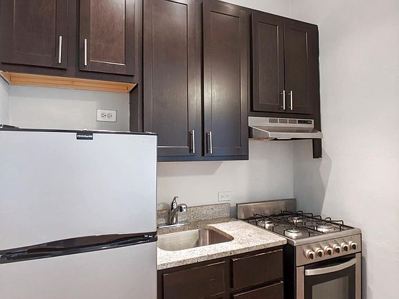 2nd image of 4616 N Paulina St #104RA