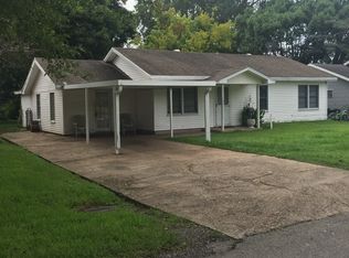 2233 3rd St, Port Neches, TX 77651