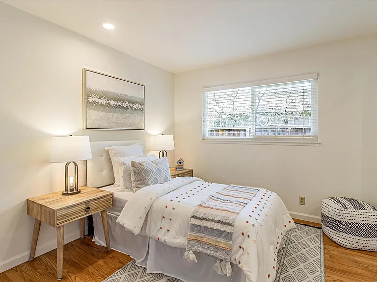 129 Lundy Ln — Photo 32