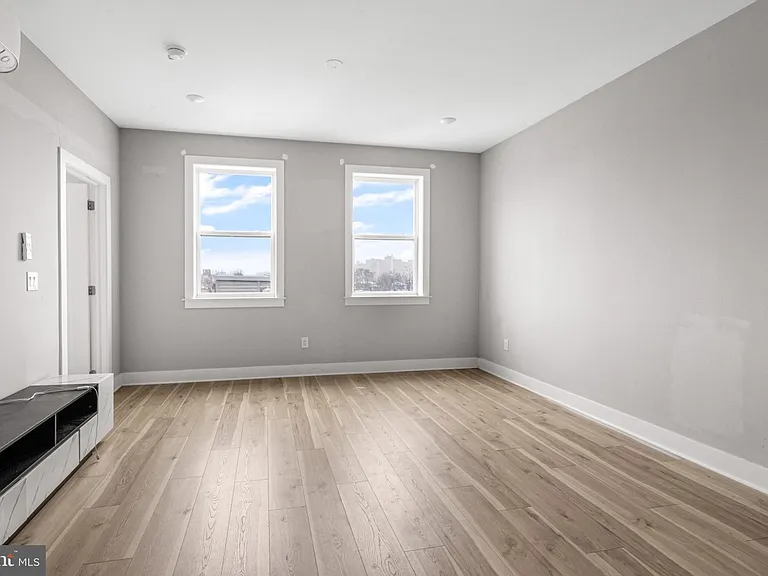5230 Walnut St #5R — Photo 5