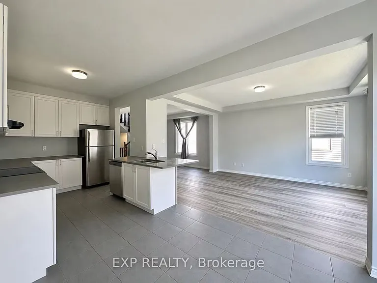 823 Regulus Rdg — Photo 5