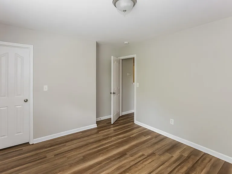 3832 Glory St — Photo 15