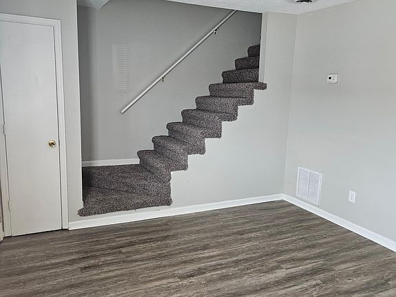 2nd image of 1660 Foxhaven Dr #34