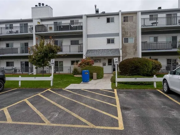 1671 Plessis Rd #112, Winnipeg, MB R3W 1M1