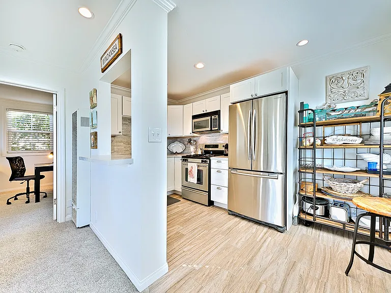 215 Bonair St #7 — Photo 8