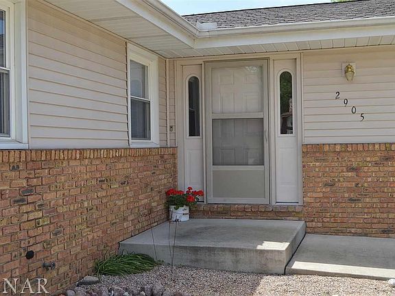 3rd image of 2905 Coventry Ct