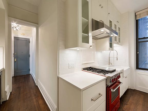 3rd image of 305 W 72nd St APT 1-A