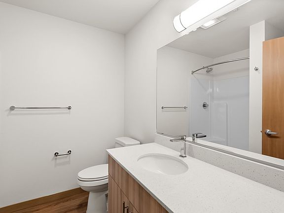 3rd image of 411 SW Hayworth Dr #L105