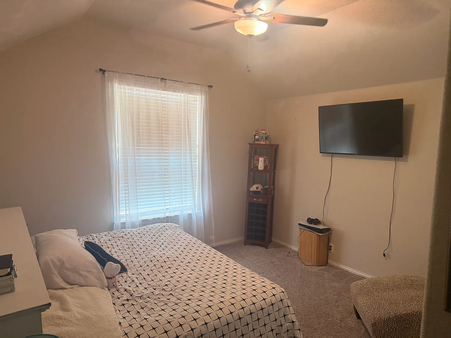 5 bed, 3837 sqft, $1,000 — Photo 1