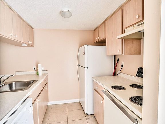 3rd image of 2008 Lakeview Dr