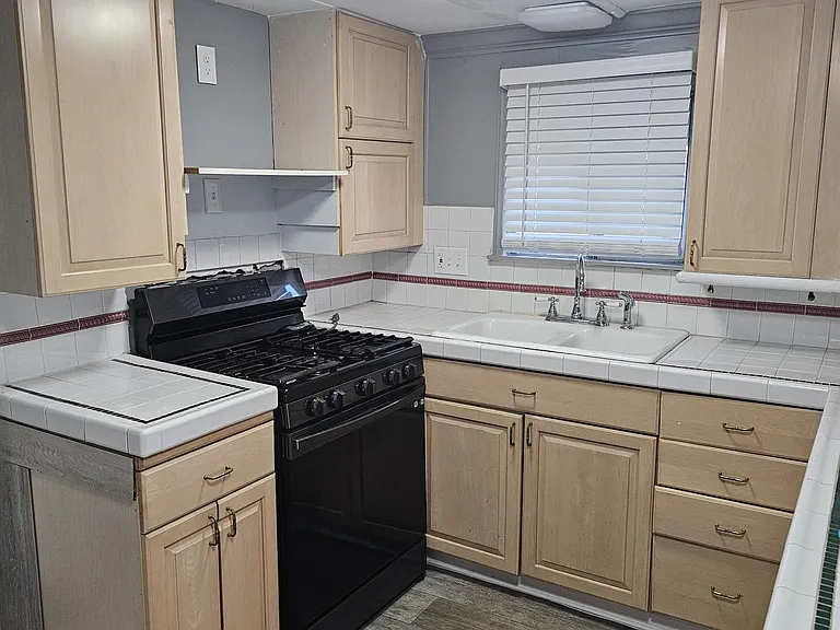 28162 Patterson Ave — Photo 3
