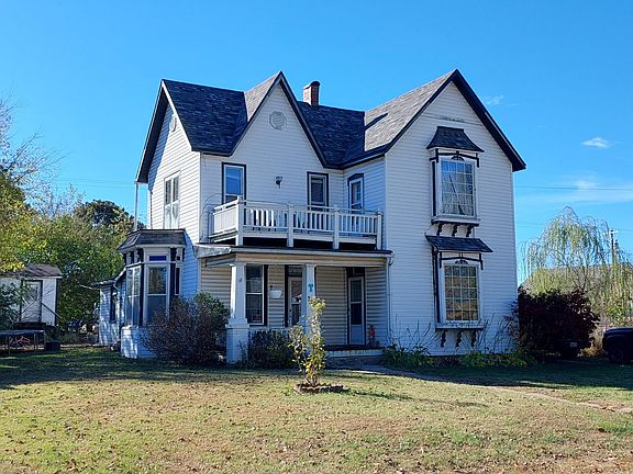4th image of 216 E College Street