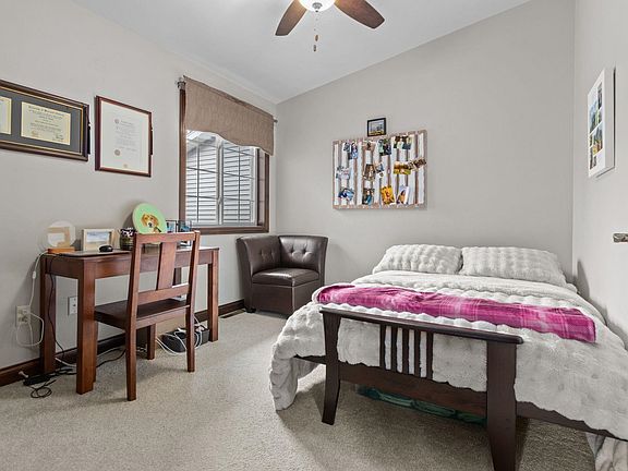 3rd image of 1054 W Willis Way