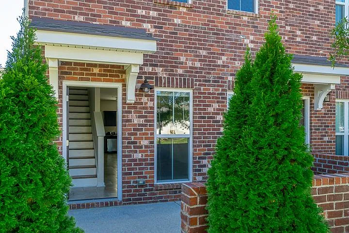 119 Charlotte Dr — Photo 9