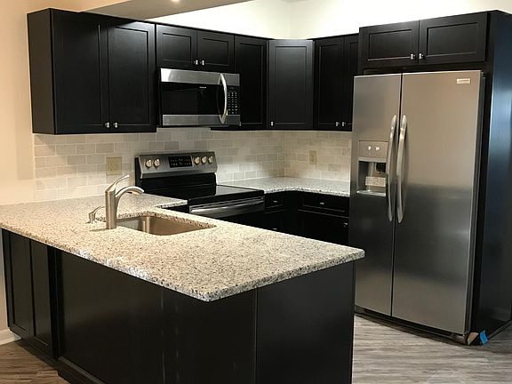 3rd image of 3303 W Wyoming Cir