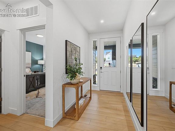4th image of 427 Clear Bell Ln