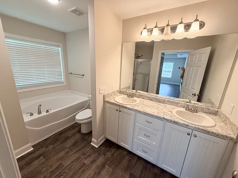 217 Stillwater Dr — Photo 10