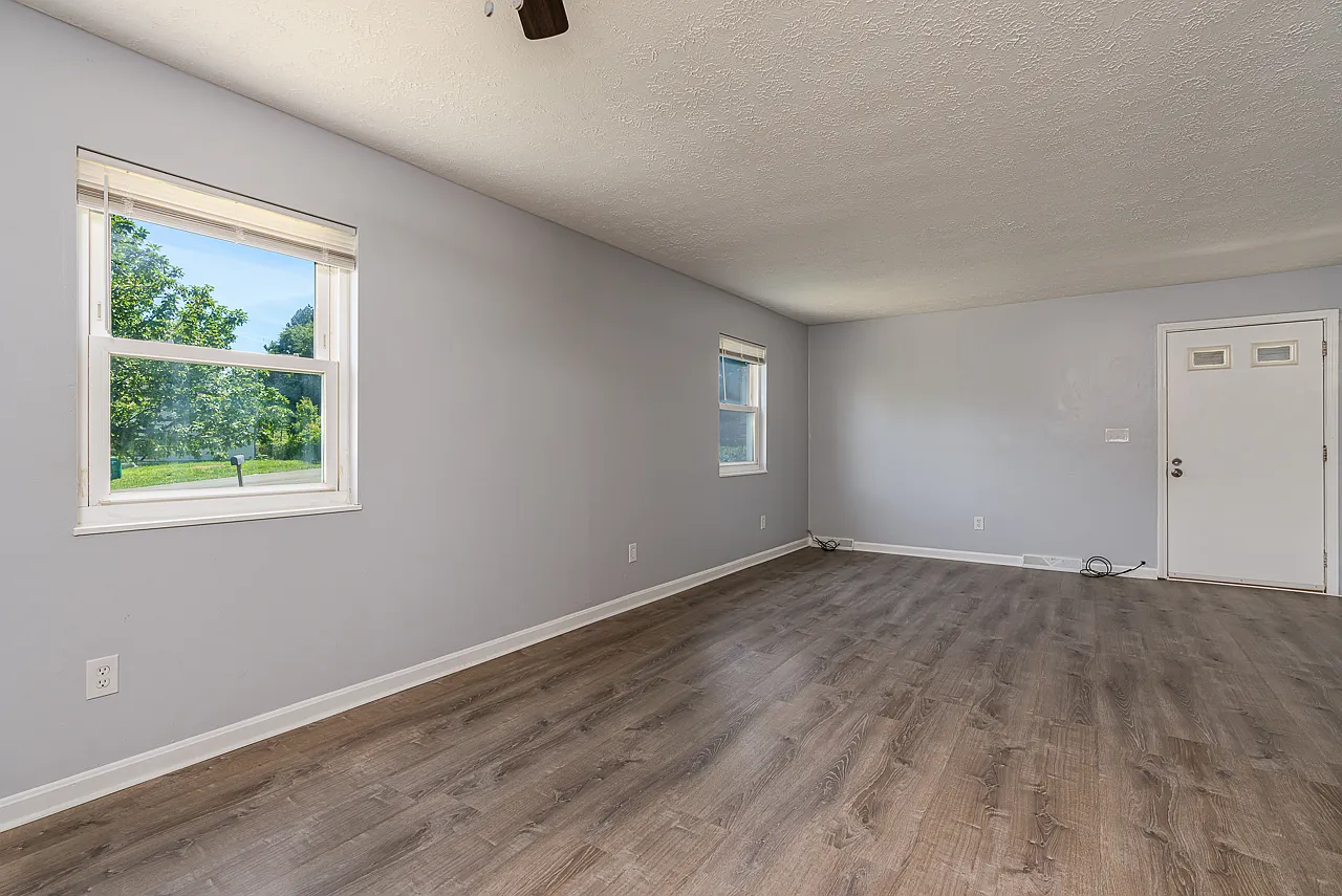 3 bed, 984 sqft, $1,450 — Photo 3