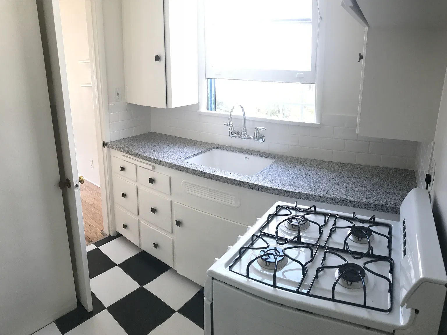 1714 Montana Ave — Photo 4