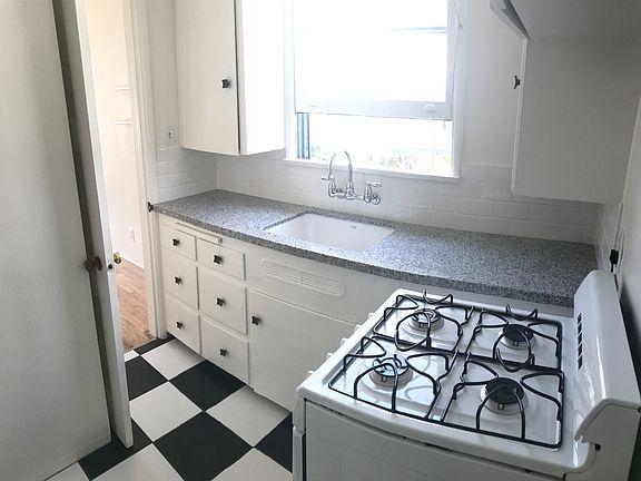 4th image of 1714 Montana Ave
