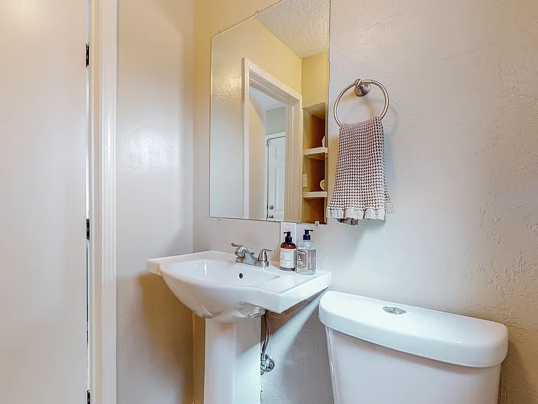 837 Adams St NE — Photo 45