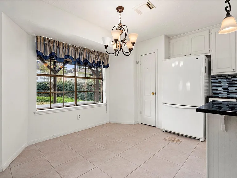 2415 Parkwood Ln — Photo 20