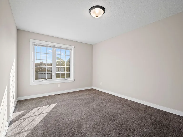 527 Meadow Ln — Photo 16
