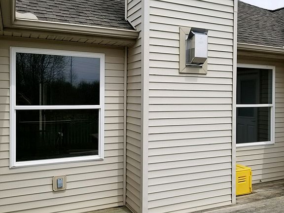 5th image of 709 Wallace Trl