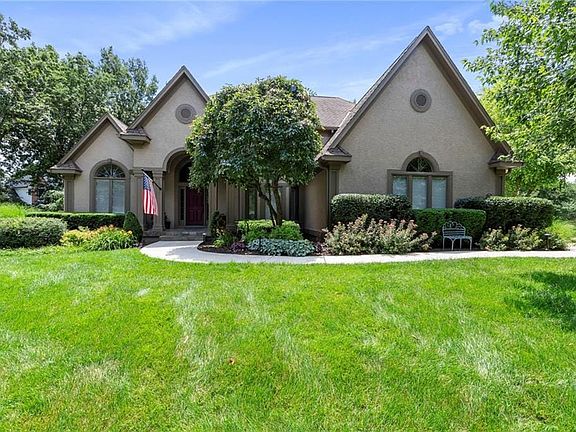 2nd image of 15141 Windsor Cir