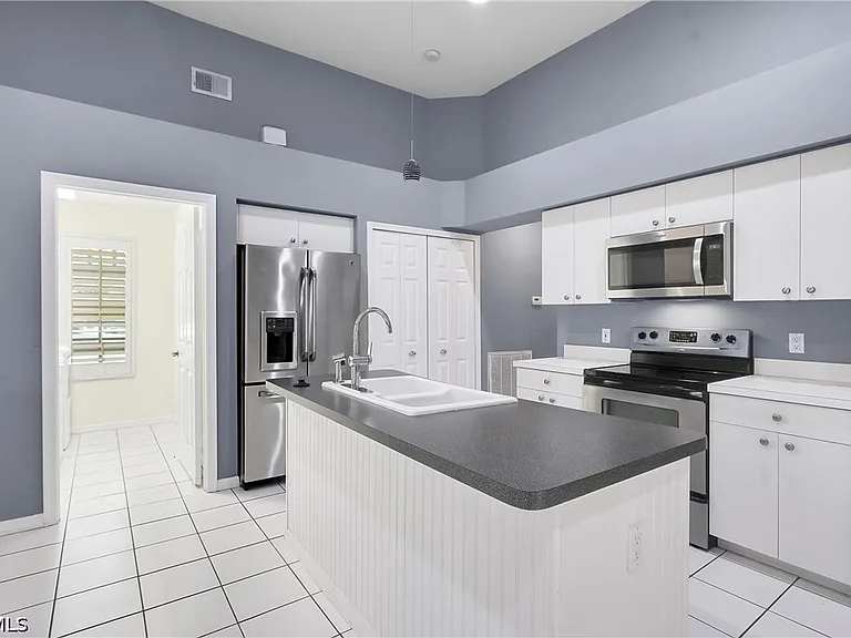 22203 Seashore Cir — Photo 12