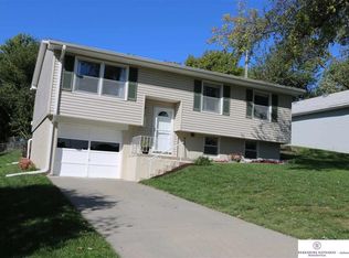 5136 N 93rd St, Omaha, NE 68134
