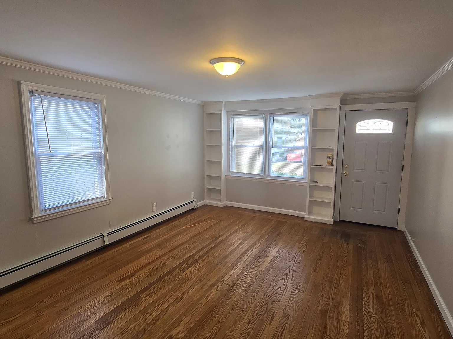 5 bed, 1800 sqft, $2,950 — Photo 4
