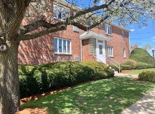 57 Silver Lake Ave #1L, Newton, MA 02458