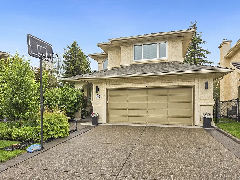 138 Mount Robson Close SE — Photo 2