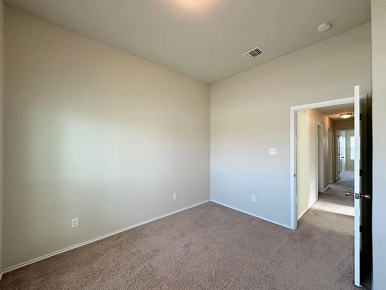 702 Deborah Kay Dr — Photo 32