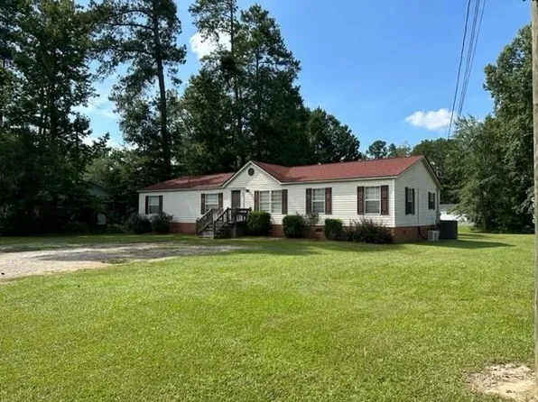 825 E McCarty St, Sandersville, GA 31082