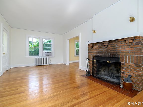 3rd image of 16 Vine Rd