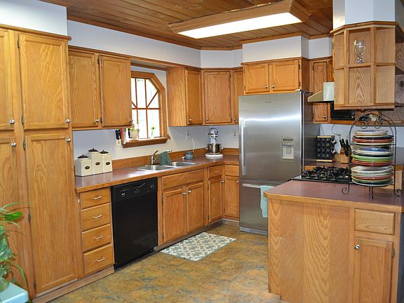Kitchen dining area