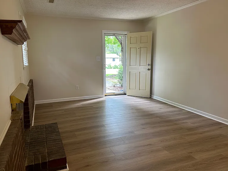 924 Chalet Dr — Photo 14