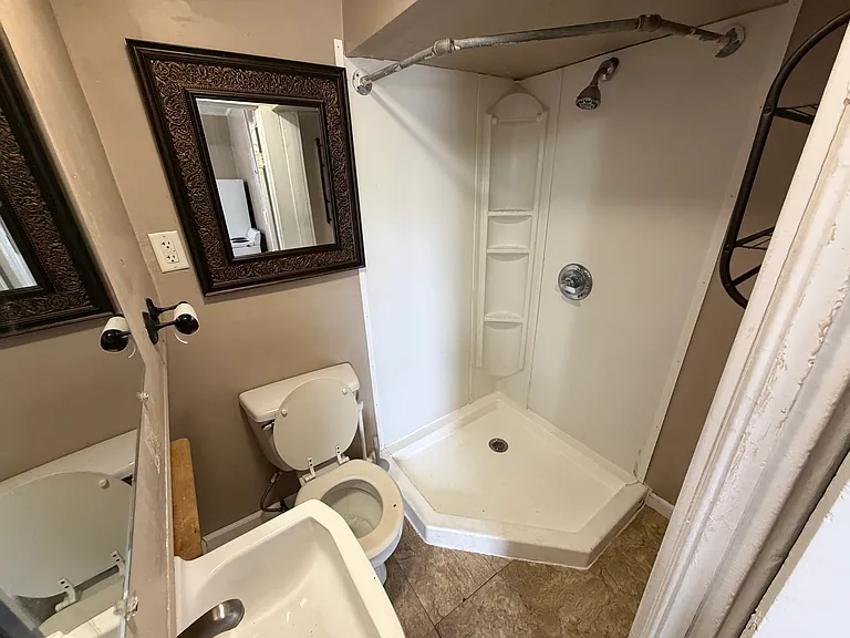 213 E High St — Photo 8