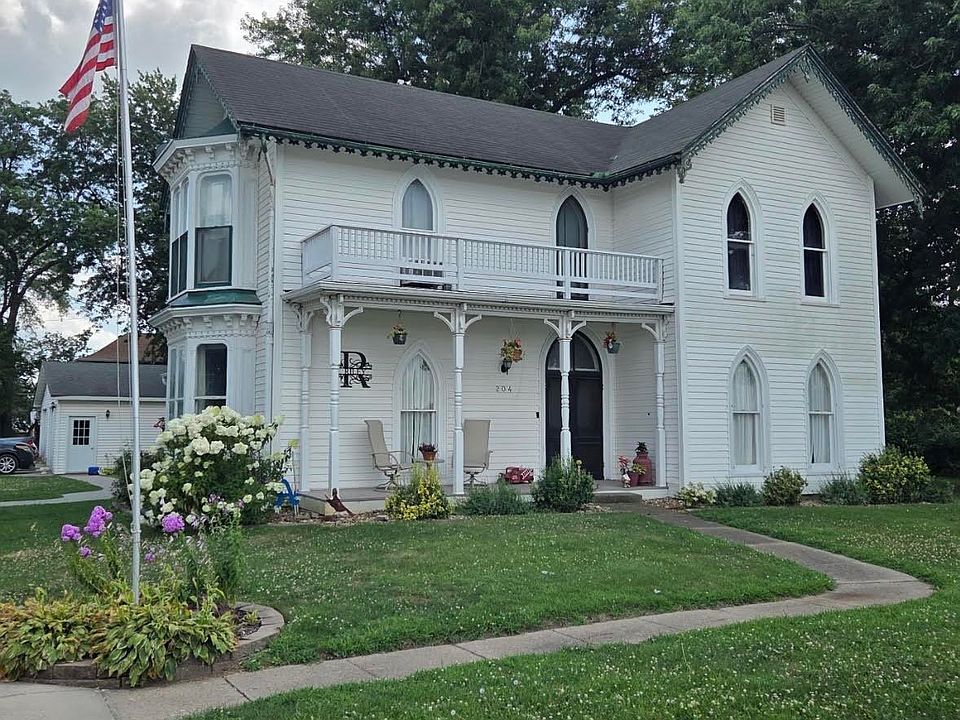 1st image of 204 B Ave W
